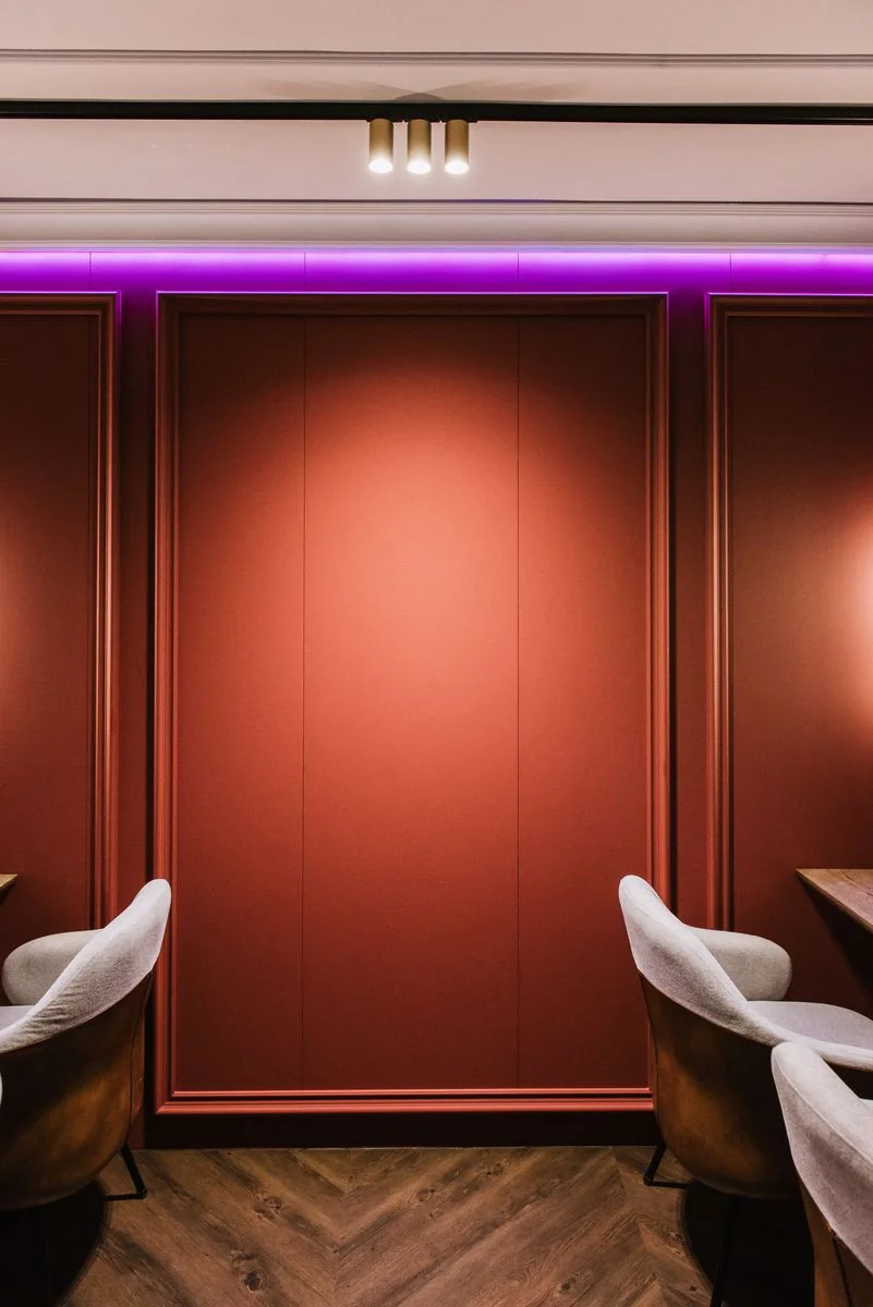 Darlin' Restobar – falpanel LED-fénysávval