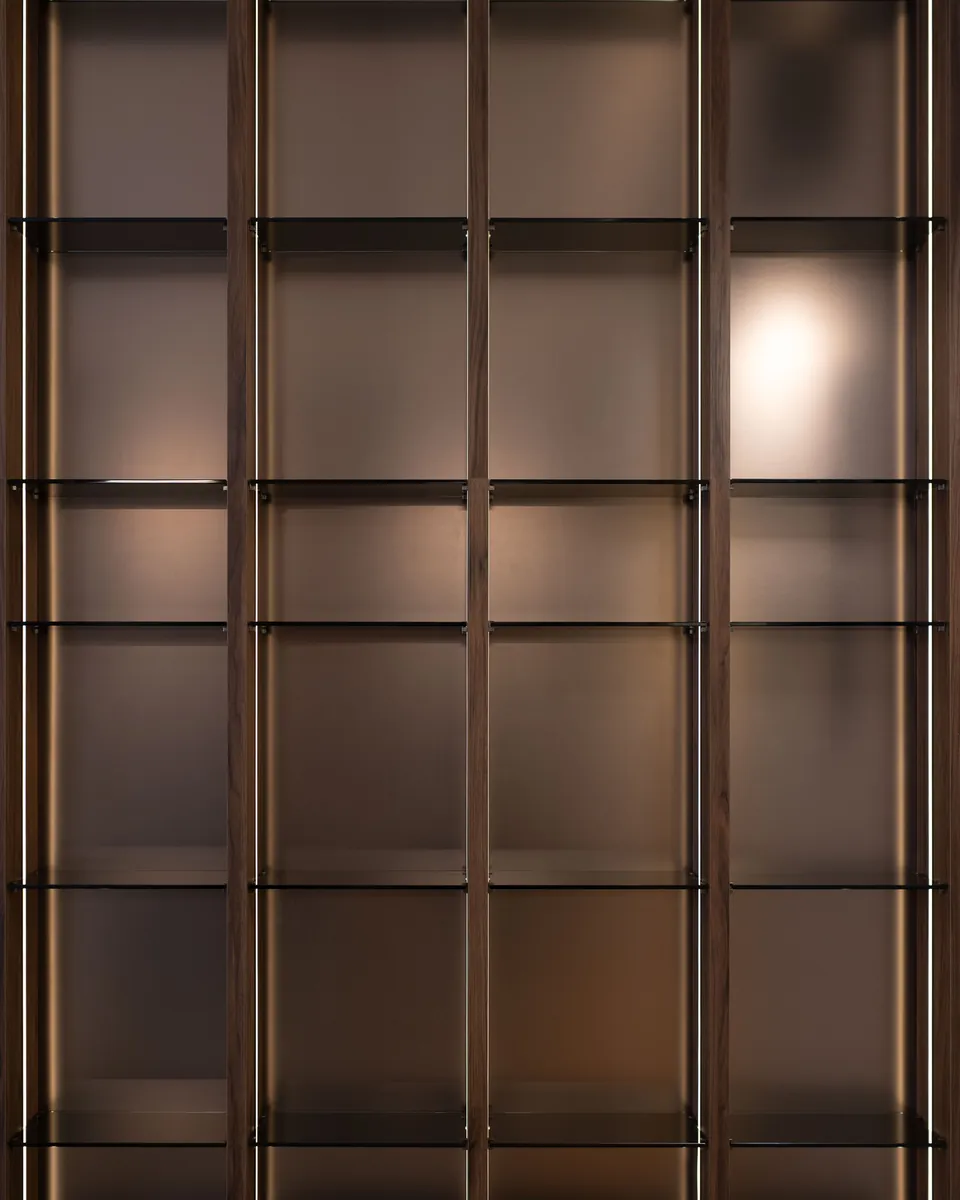 Vörösmarty – shelving with bronze back panel and glass shelves